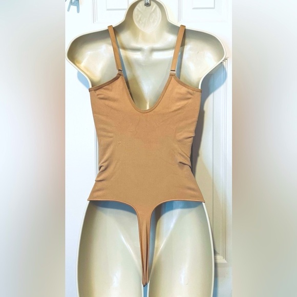 SKIMS Bodysuit Seamless Sculpt Thong, Color Sienna, Size 4X/5X - Picture 4 of 10